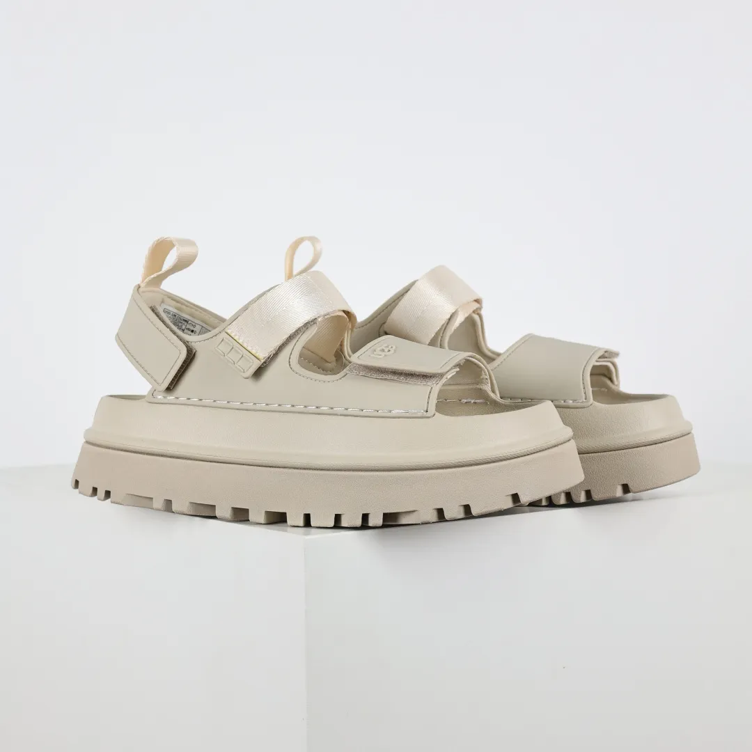 Copy price 💰560 Core recommendation Good price UGG Velcro slippers sandals summer versatile slippers soft sole non-slip beach thick sole casual elegant sandals The style of UGG sandals is really nice. It is suitable for all ages. The soles are made of super lightweight EVA foam. The classic material of U family can be said to be "light" to let you enjoy a different naked feeling. It is one of the most worth buying sandals in history. I guarantee you will not regret the series. Original OEM production Y products are available now. Size: 35 36 37 38 39 40